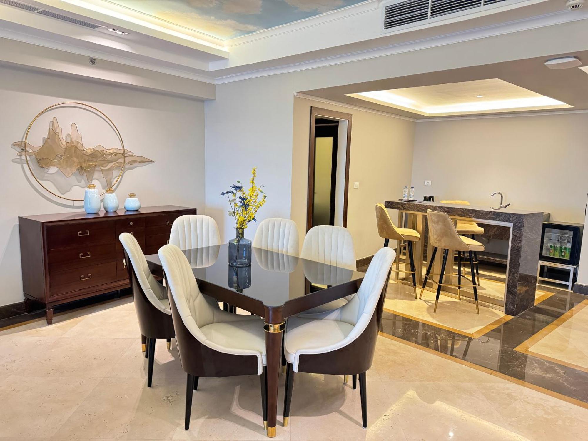 Fleet Club Mahrousa Александрія Екстер'єр фото A dining room in a luxury apartment
